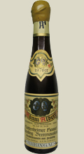 Hattenheimer Hassel 1976er Riesling Beerenauslese 0,375 l - Weinrarit�t Hattenheimer Hassel 1976er Riesling Beerenauslese 0,375 l  Der Wein wurde 2008 qualitativ �berpr�ft, original neu verkorkt und versiegelt.
