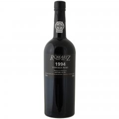 Romariz Vintage 1994 - 20% 0,75 l - Hergestellt wird dieser Portwein aus der Ernte eines au�ergew�hnlich guten Jahrgangs. Nur die Weine mit der h�chsten Konzentration an Farbe, Aroma und Geschmack werden hier ausgesucht. Nach zwei bis ...