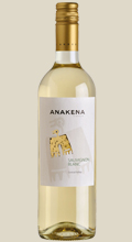 Anakena Sauvignon Blanc Varietal 0,75 l - Ein intensiver und ausgepr�gter blassgoldner Sauvignon Blanc. Der wein zeigt eine gute aromatische Intensit�t, mit Noten von wei�em Pfirsich, Ananas und Zitrusfr�chten. Am Gaumen ist er frisch mit ein...