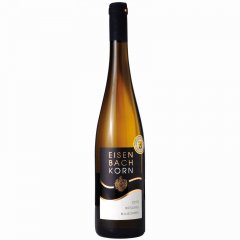 Weingut Eisenbach-Korn Riesling Blauschiefer Trocken 0,75 l - Steil, steiler am steilsten, dort suchen 8m tief wurzelnde Reben nach Wasser. Ein Spiel von Mineralien, und gleichzeitig kr�ftigem charaktervollem Riesling.