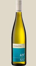 Weingut Pieroth Gutscuv�e QbA Feinherb 0,75 l - Das aromatische Bouquet erinnert an reifen Apfel, unterlegt mit gelber Grapefruit. Am Gaumen pr�sentiert sich diese spritzige Cuv�e saftig, ausgepr�gt fruchtig und mit harmonischen Abgang.