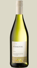 Weingut Pieroth Grauburgunder QbA Trocken 0,75 l - Delikater Grauburgunder mit komplexem Bouquet. Er duftet ausdrucksvoll nach reifer Birne und Banane. am Gaumen pr�sentiert er sich vollmundig und mit einem fruchtbetonten Nachklang.