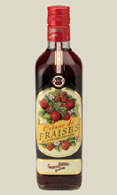 Boudier Cr�me de Fraises 0,5 l - Der Geschmack, die raffinierte Farbe und das Aroma der Cr�me de Fraises kommt ausschlie�lich von nat�rlichen Erdbeeren. Der Lik�r wird nur durch die Mazeration von Fr�chten in Alkohol gewonnen.