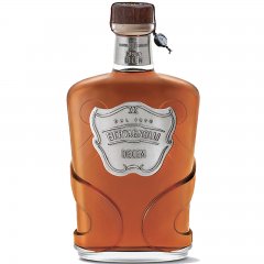 Grappa Decem Invecchiata 44,0 % vol. in edler Holzkiste 0,7 l - Grappa Decem wird aus sorgf�ltig selektiertem Trester des Trentino gewonnen. Heiraus entsteht "Decem", ein Ultra Premium Grappa, der sich durch pr�gnante Sinneseindr�cke auszeichnet, die vo...